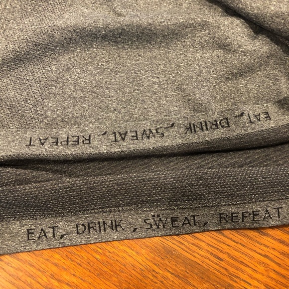 Lululemon Mens Grey Shirt - Picture 13 of 13